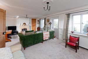 Sitting Room (1)- click for photo gallery